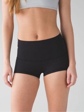 Lululemon Wunder Short Full-On Luxtreme 2" Black - Size 6 - GUC